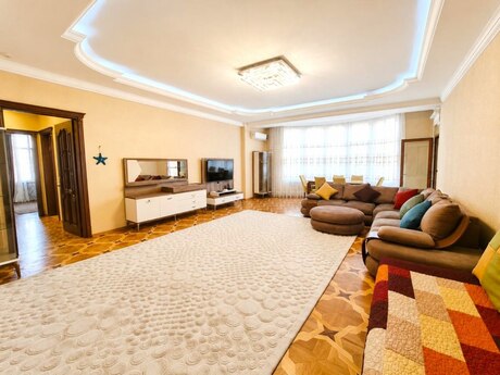 Elan №6209770 - Bakı, 28 May m., 4 otaqlı, 180 m², 11/15 mərtəbə