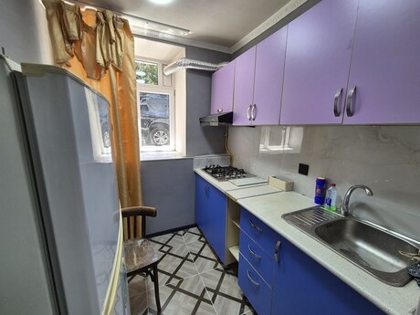 3 otaqlı köhnə tikili - 28 May m. - 90 m²
