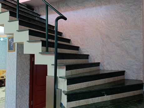 5 otaqlı həyət evi/bağ evi - Novxanı q. - 235 m²