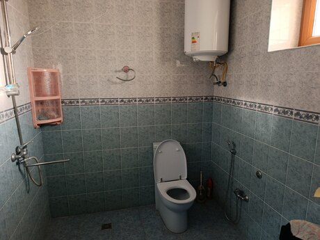 5 otaqlı həyət evi/bağ evi - Novxanı q. - 235 m²