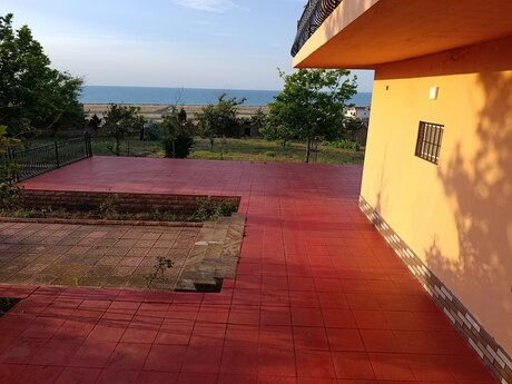5 otaqlı həyət evi/bağ evi - Novxanı q. - 235 m²