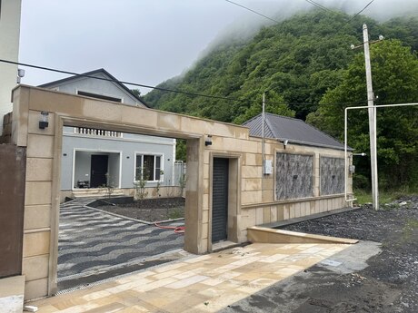 5 otaqlı həyət evi/bağ evi - Qax - 140 m²