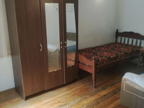 3 otaqlı həyət evi/bağ evi - İnşaatçılar m. - 55 m²