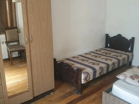 3 otaqlı həyət evi/bağ evi - İnşaatçılar m. - 55 m²