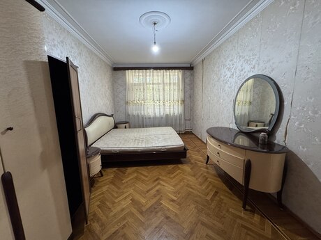 3 otaqlı köhnə tikili - Azadlıq Prospekti m. - 90 m²