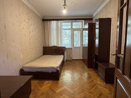 3 otaqlı köhnə tikili - Azadlıq Prospekti m. - 90 m²