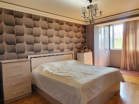 4 otaqlı köhnə tikili - İnşaatçılar m. - 105 m²