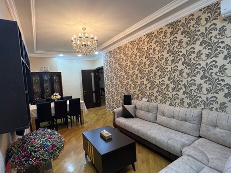 4-комнатная квартира, 140 м², İnşaatçılar: 315 000 ₼ 2