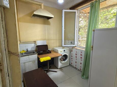 1 otaqlı köhnə tikili - Memar Əcəmi m. - 40 m²