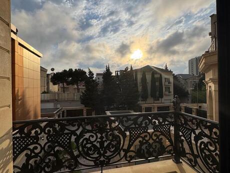 10 otaqlı həyət evi, 550 m², Elmlər Akademiyası: 5 000 000 ₼ 2
