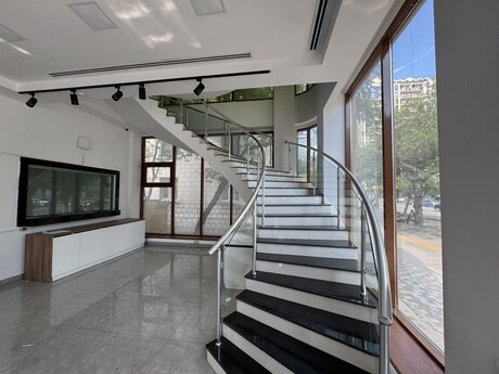 Obyekt - Elmlər Akademiyası m. - 1200 m²