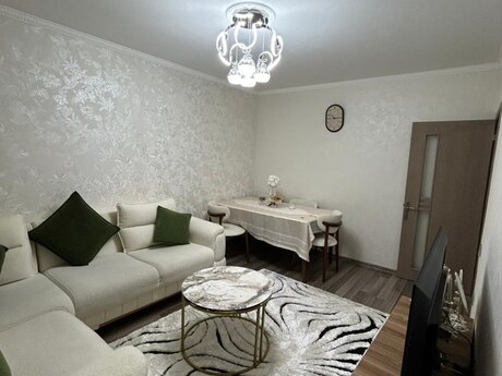 2 otaqlı köhnə tikili - Bakıxanov q. - 50 m²