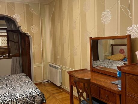 4 otaqlı köhnə tikili - Azadlıq Prospekti m. - 110 m²