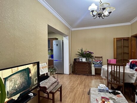 2 otaqlı köhnə tikili - Azadlıq Prospekti m. - 60 m²