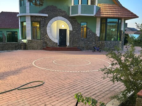 9 otaqlı həyət evi/bağ evi - Novxanı q. - 800 m²