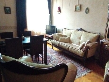 3 otaqlı köhnə tikili - Elmlər Akademiyası m. - 75 m²