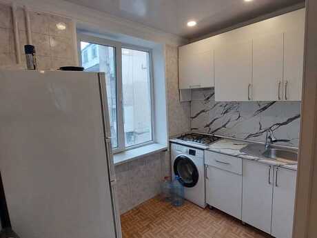 3 otaqlı köhnə tikili - Nəsimi r. - 67 m²