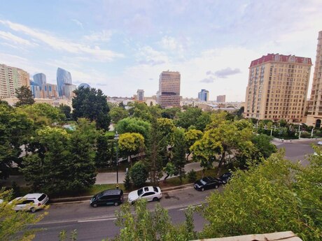 Elan №6213128 - Bakı, 28 May m., 8 otaqlı, 280 m², 4/5 mərtəbə