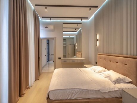 7 otaqlı həyət evi/bağ evi - Mərdəkan q. - 460 m²