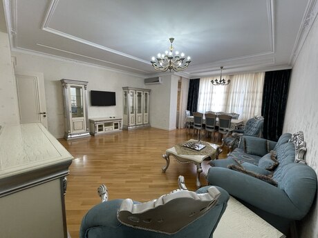 Elan №6213441 - Bakı, 28 May m., 4 otaqlı, 200 m², 12/18 mərtəbə