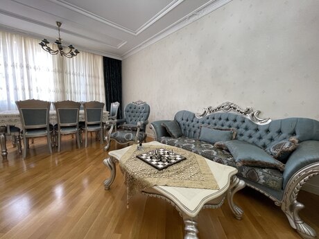 4-комн. новостройка - м. 28 мая - 200 м²