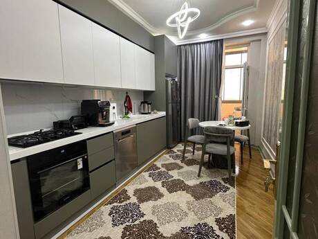 Elan №6213613 - Bakı, İnşaatçılar m., 3 otaqlı, 125 m², 13/17 mərtəbə