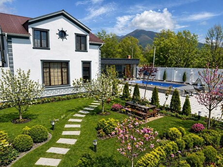 5 otaqlı həyət evi/bağ evi - Qəbələ - 240 m²
