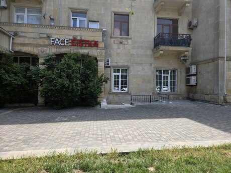 Elmlər Akademiyası m.