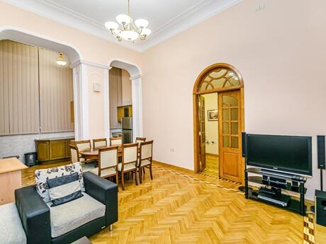 Elan №6213719 - Bakı, İçəri Şəhər m., 4 otaqlı, 178 m², 2/3 mərtəbə