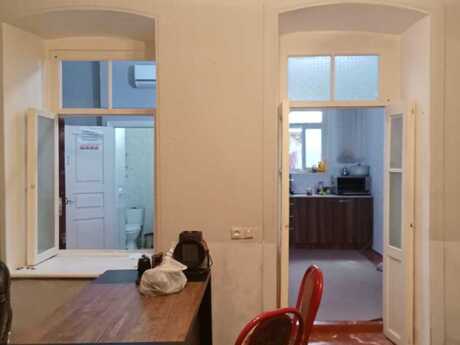 Elan №6213781 - Bakı, 28 May m., 1 otaqlı, 40 m², 1/3 mərtəbə