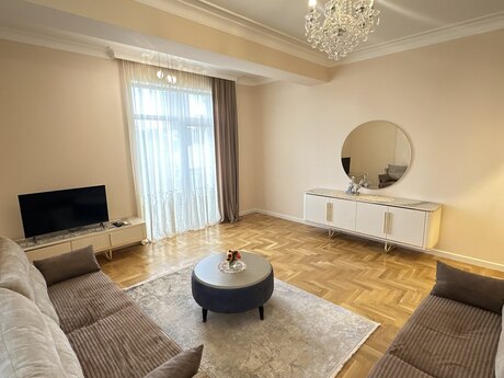Elan №6200011 - Bakı, Memar Əcəmi m., 3 otaqlı, 121 m², 4/7 mərtəbə