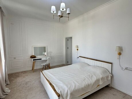 5 otaqlı həyət evi/bağ evi - Mərdəkan q. - 400 m²