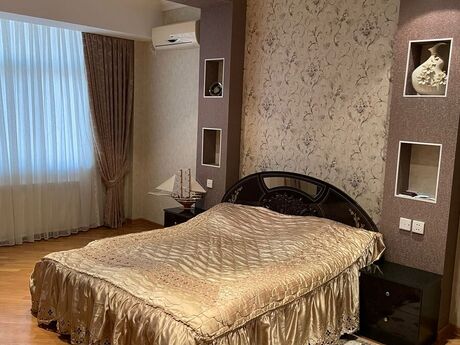 6 otaqlı mənzil, 270 m², 8 Noyabr: 490 000 ₼ 2