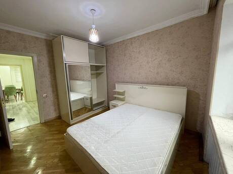 2 otaqlı köhnə tikili - 8 Noyabr m. - 60 m²