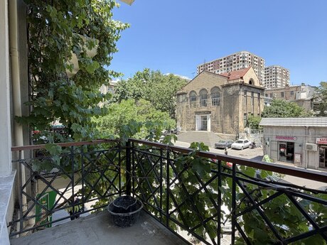 Elan №6215664 - Bakı, 28 May m., 2 otaqlı, 60 m², 2/5 mərtəbə