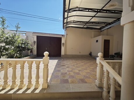 6 otaqlı həyət evi/bağ evi - Zığ q. - 190 m²