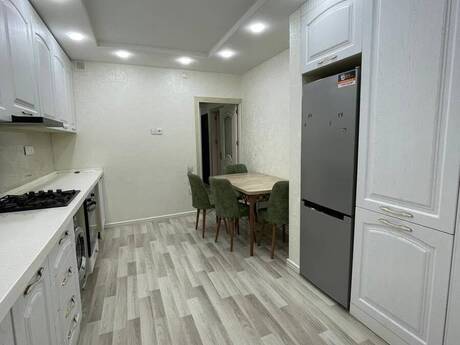 2 otaqlı köhnə tikili - 8 Noyabr m. - 60 m²