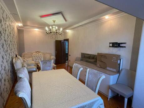 3 otaqlı köhnə tikili - 8 Noyabr m. - 70 m²