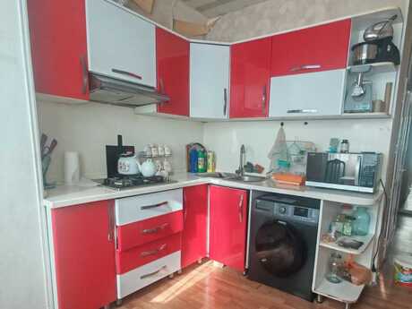 3 otaqlı köhnə tikili - Yeni Günəşli q. - 80 m²