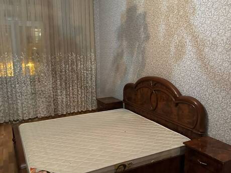 3 otaqlı köhnə tikili - Elmlər Akademiyası m. - 82 m²