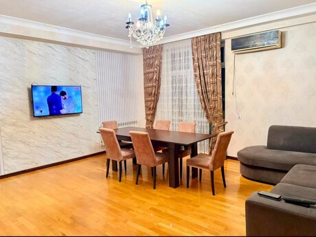Elan №6216047 - Bakı, Nəriman Nərimanov m., 3 otaqlı, 136 m², 20/22 mərtəbə