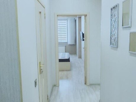 2 otaqlı yeni tikili - İnşaatçılar m. - 70 m²