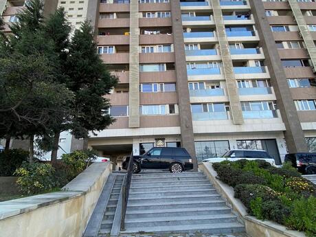 Elmlər Akademiyası m.