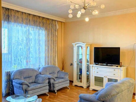 Elan №6217093 - Bakı, İçəri Şəhər m., 3 otaqlı, 150 m², 1/9 mərtəbə