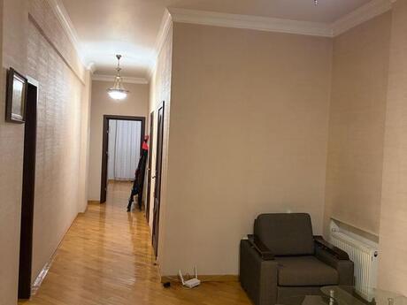 3-комн. новостройка - м. Гянджлик - 150 м²