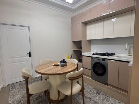 3-комн. новостройка - м. 8 ноября - 70 м²