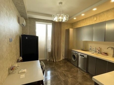 Kirayə 3 otaqlı mənzil, 130 m², Badamdar: 1 600 ₼/ay 3
