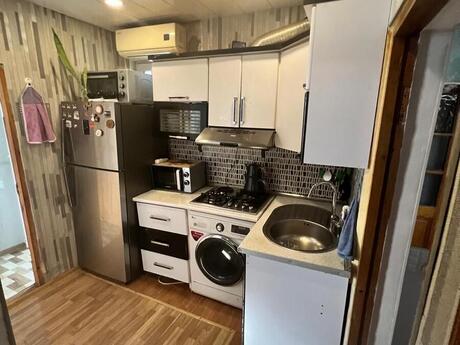 6 otaqlı həyət evi/bağ evi - Sabunçu r. - 300 m²