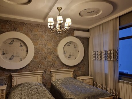 3-комн. новостройка - м. Элмляр Академиясы - 135 м²