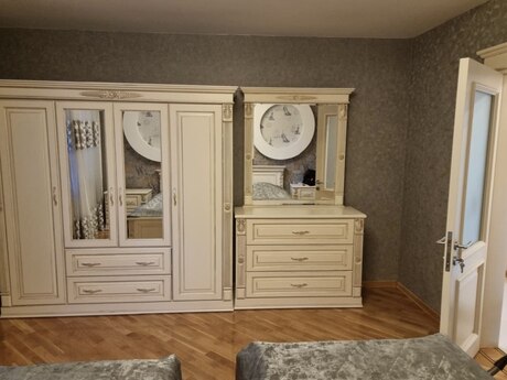 3-комн. новостройка - м. Элмляр Академиясы - 135 м²